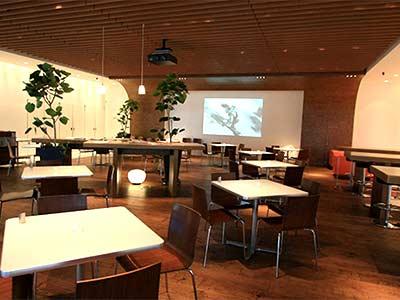 六本木ヒルズ バイト 社員募集 ヒルズカフェ Hills Cafe Space 六本木ヒルズのアルバイト求人 様々なメーカーやブランドとコラボで飽きのこない環境でのスタッフ募集中 求人採用情報 飲食店求人サイトシャキシャキ